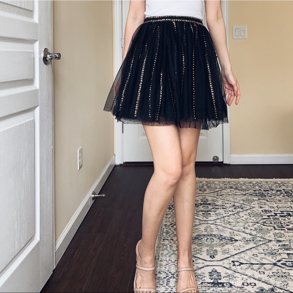 BLACK SHORT SEQUINED SKIRT - Picture 2 of 3